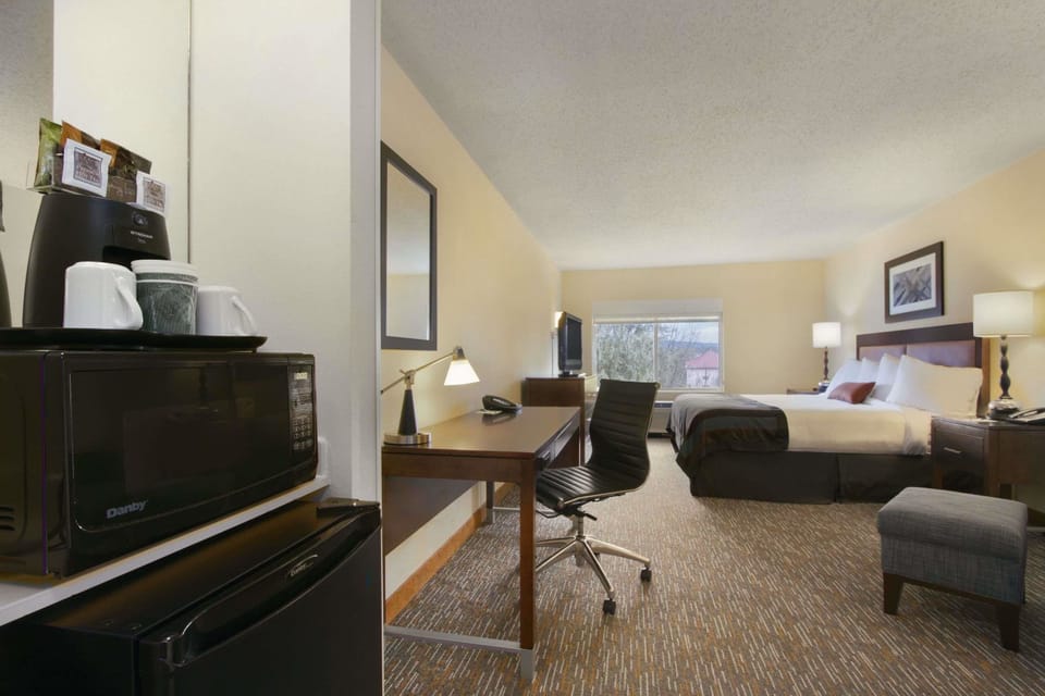 In-room safe, desk, iron/ironing board, free WiFi