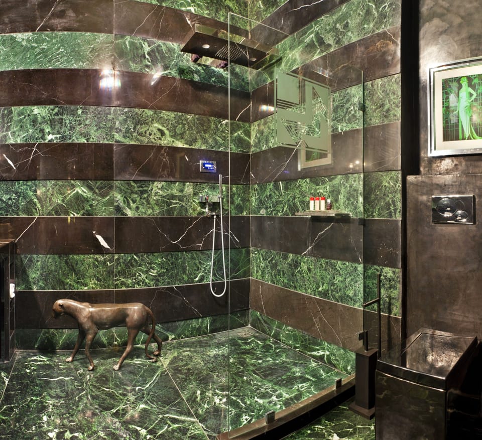 Suite Junior | Bathroom | Free toiletries, hair dryer, bathrobes, slippers