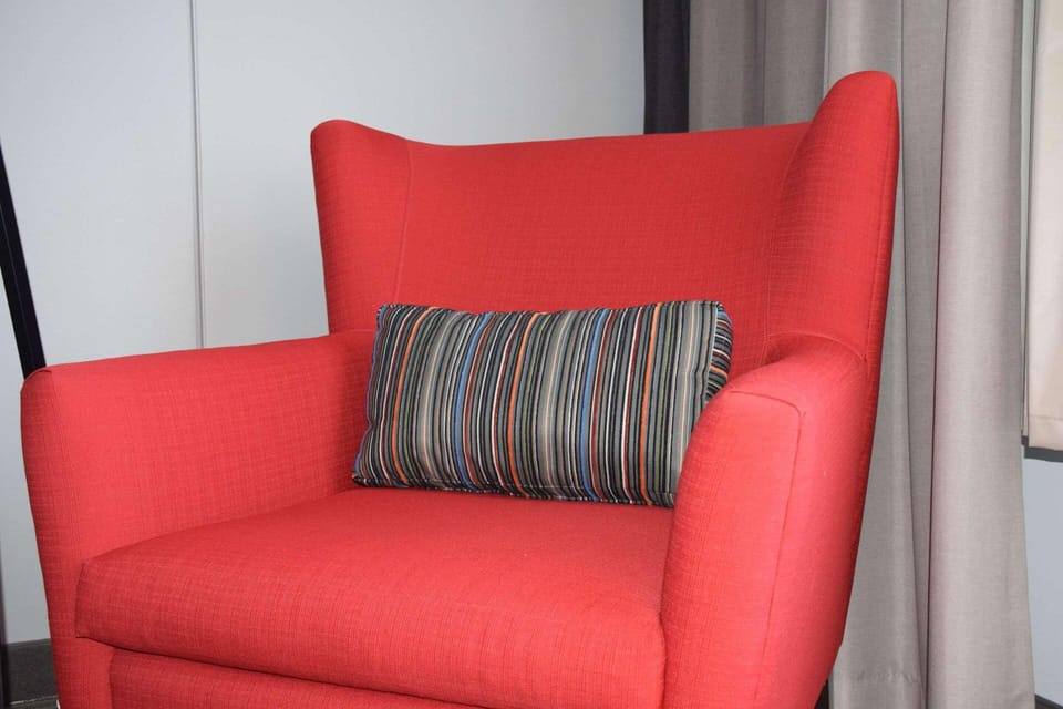Premium bedding, in-room safe, desk, laptop workspace