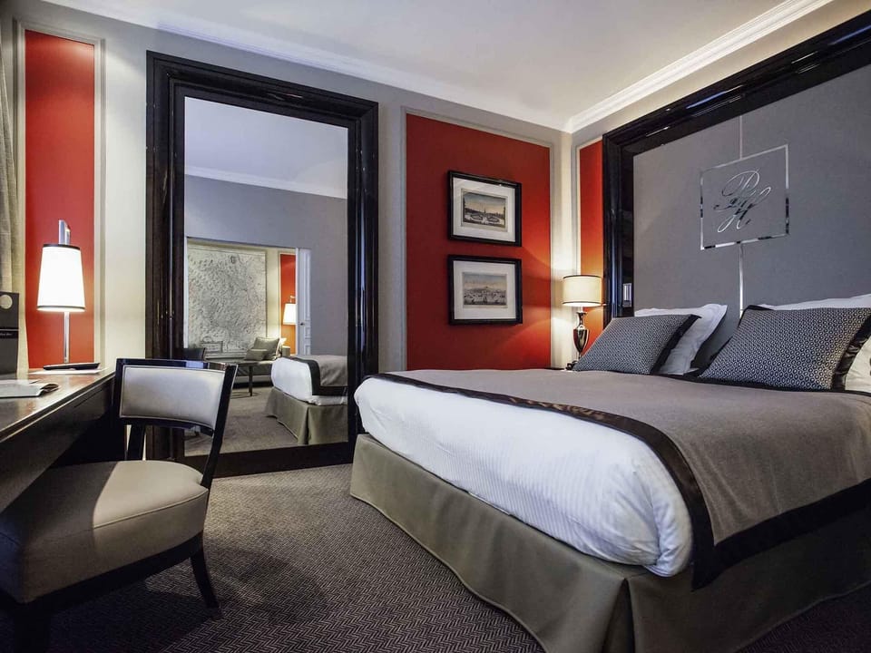 Suite, 1 King Bed, Courtyard View (City View) | Premium bedding, down comforters, free minibar, in-room safe