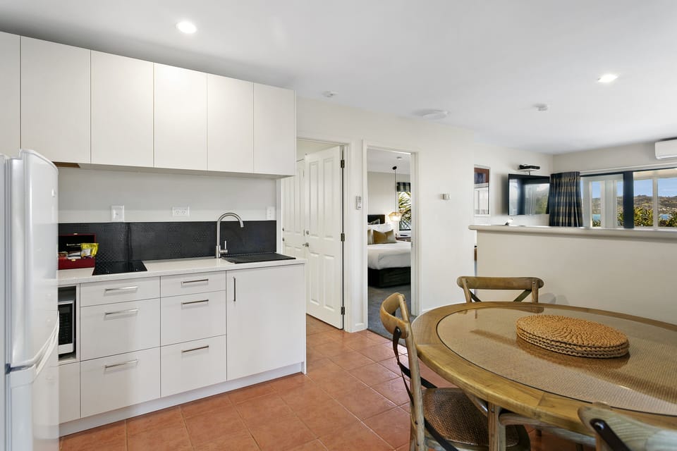 Superior Apartment, 1 Bedroom, Lake View | Private kitchen | Fridge, microwave, stovetop, coffee/tea maker