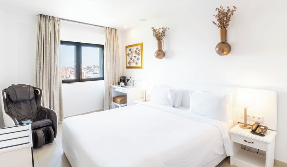 Comfort Double Room, 1 Queen Bed | Minibar, in-room safe, individually decorated, desk