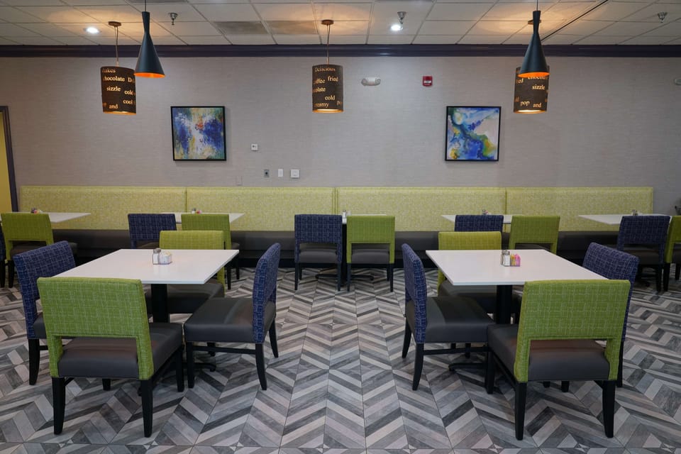 Free full breakfast on weekdays