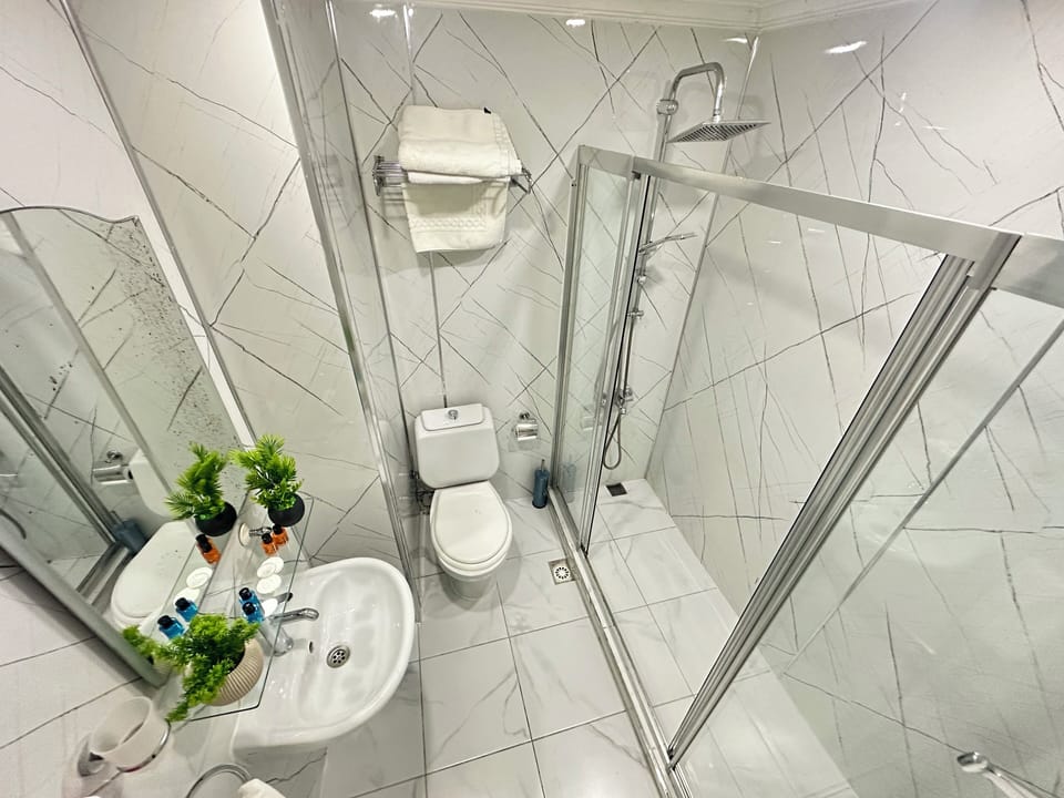 Deep soaking tub, hair dryer, slippers, towels