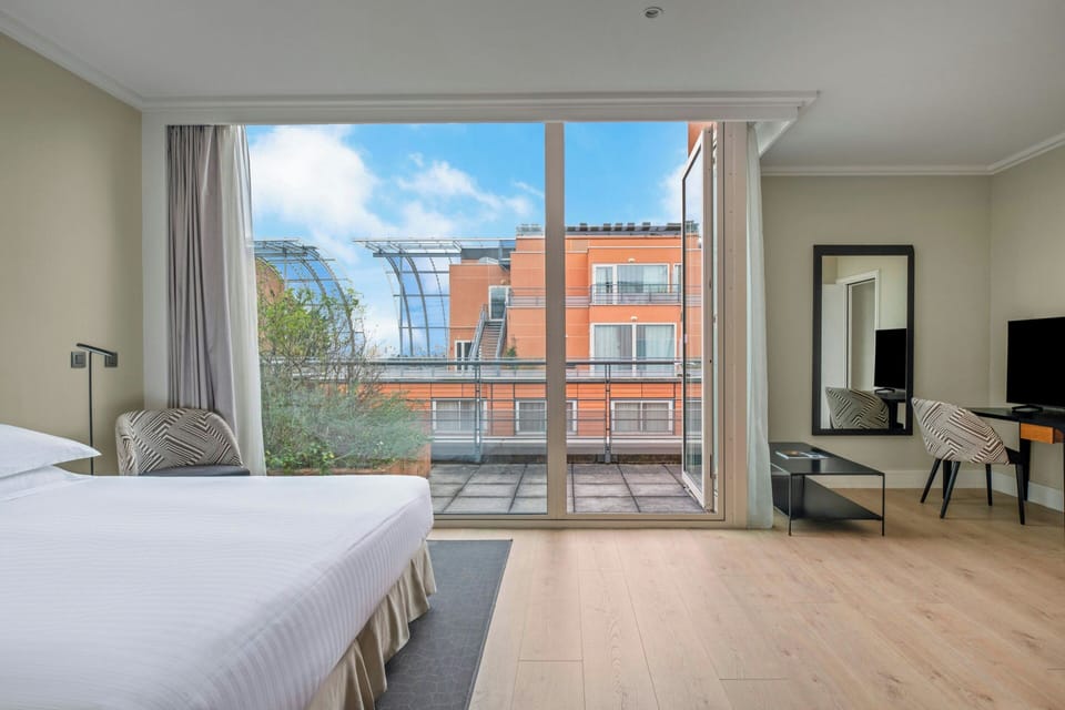 Minibar, in-room safe, desk, soundproofing