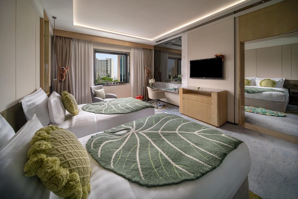 1 bedroom, hypo-allergenic bedding available, in-room safe, desk