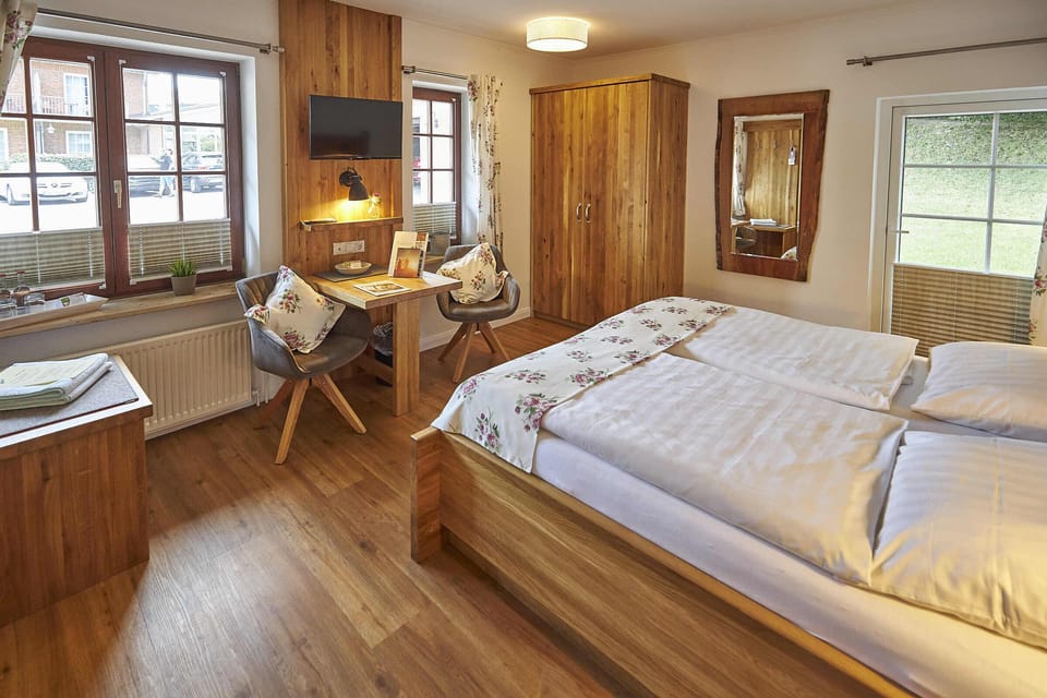 Superior Double Room | Premium bedding, individually furnished, desk, laptop workspace