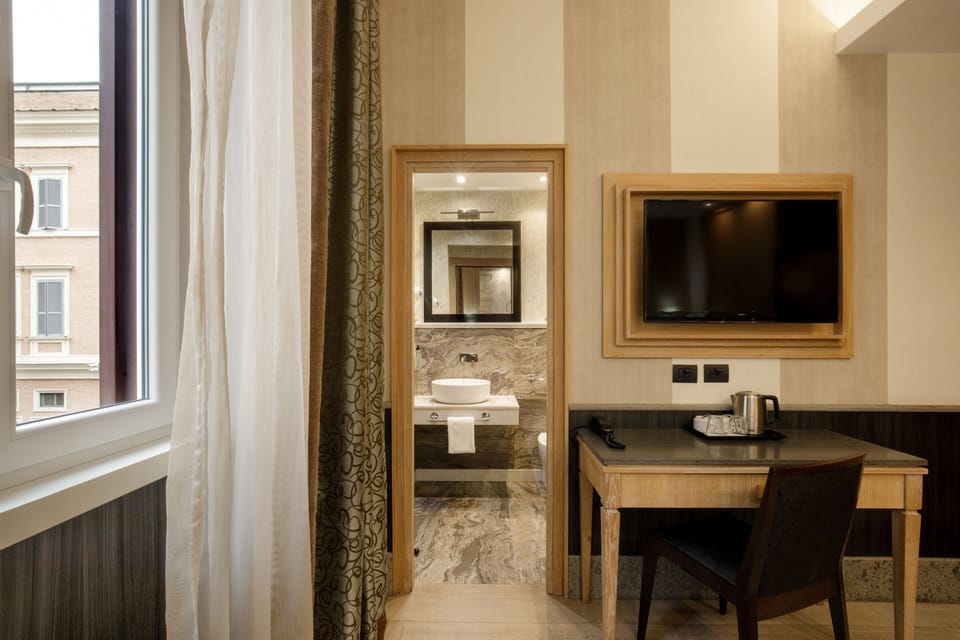 Camera Matrimoniale Standard Dependance via Marghera 29 | Hypo-allergenic bedding, minibar, in-room safe, desk