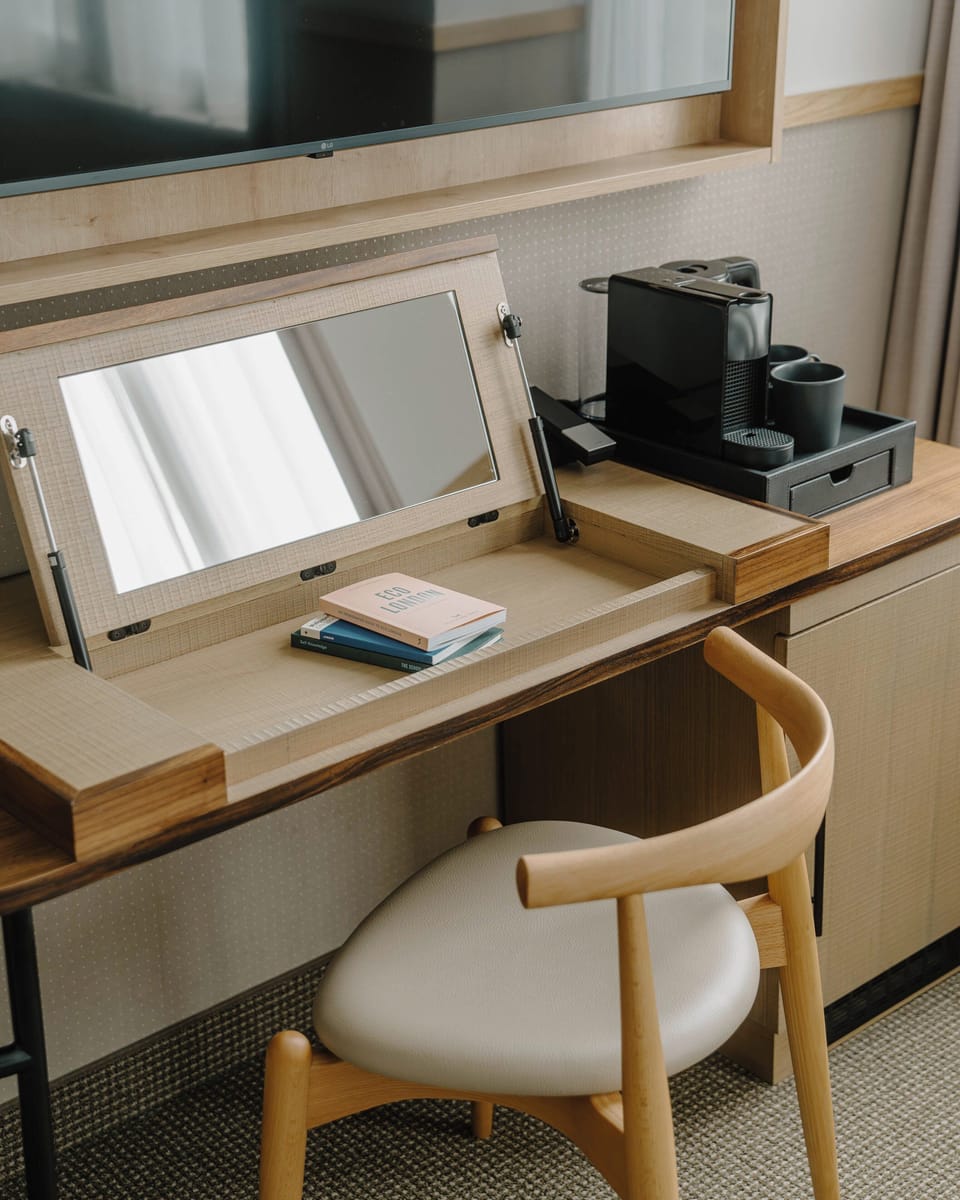 Premium bedding, in-room safe, desk, laptop workspace