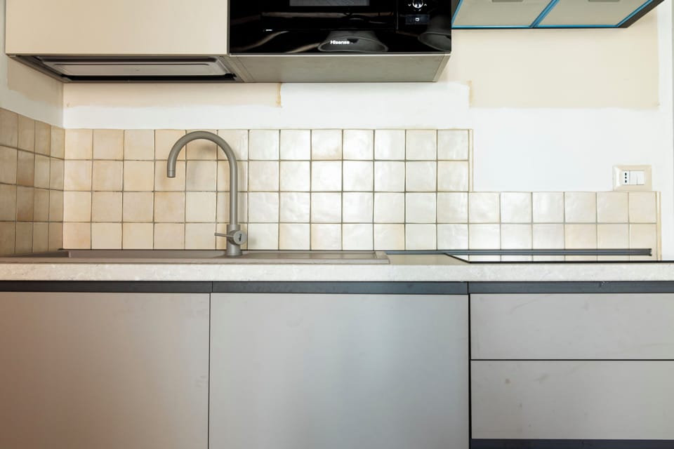 Superior Suite | Private kitchen | Fridge, microwave, stovetop, coffee/tea maker