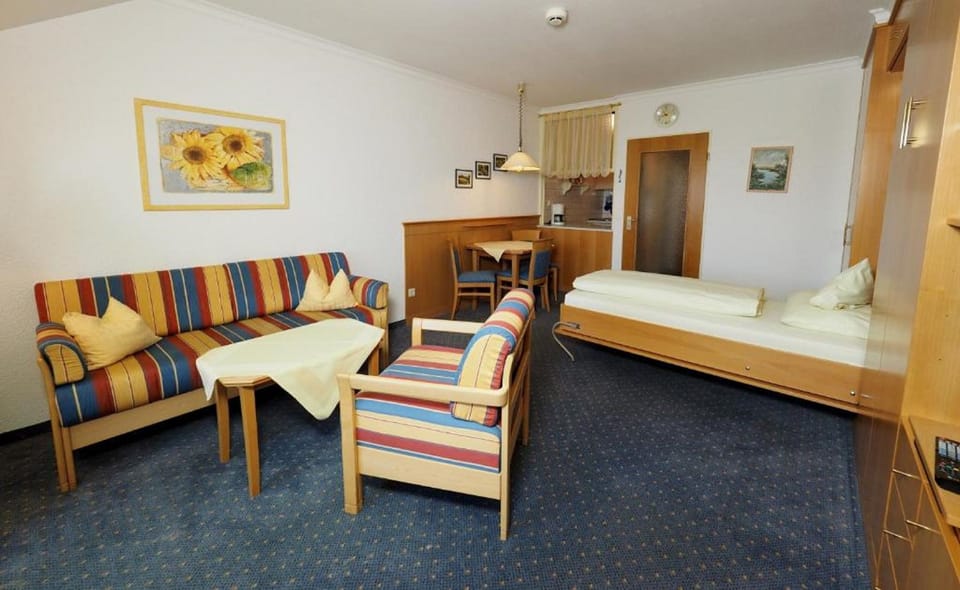 Apartment | Living area | Flat-screen TV