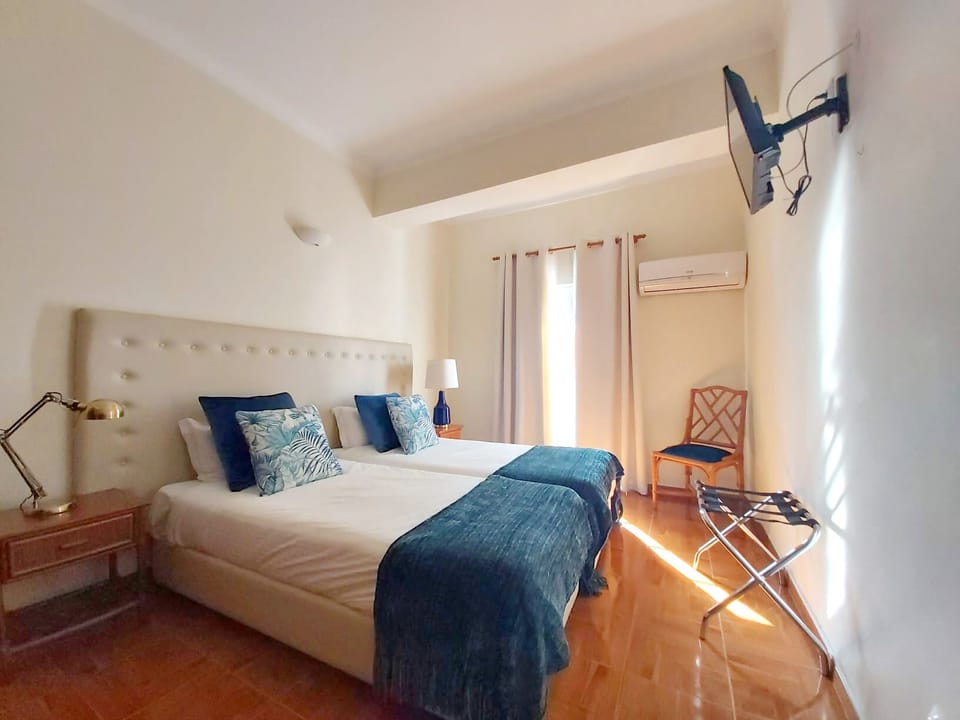Standard Twin Room | Desk, free WiFi, bed sheets