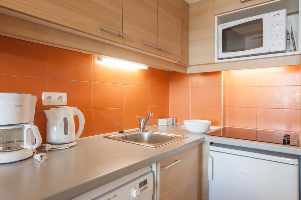 Apartment, Ensuite, Mountain View (Appartement Vue Montagne) | Private kitchen