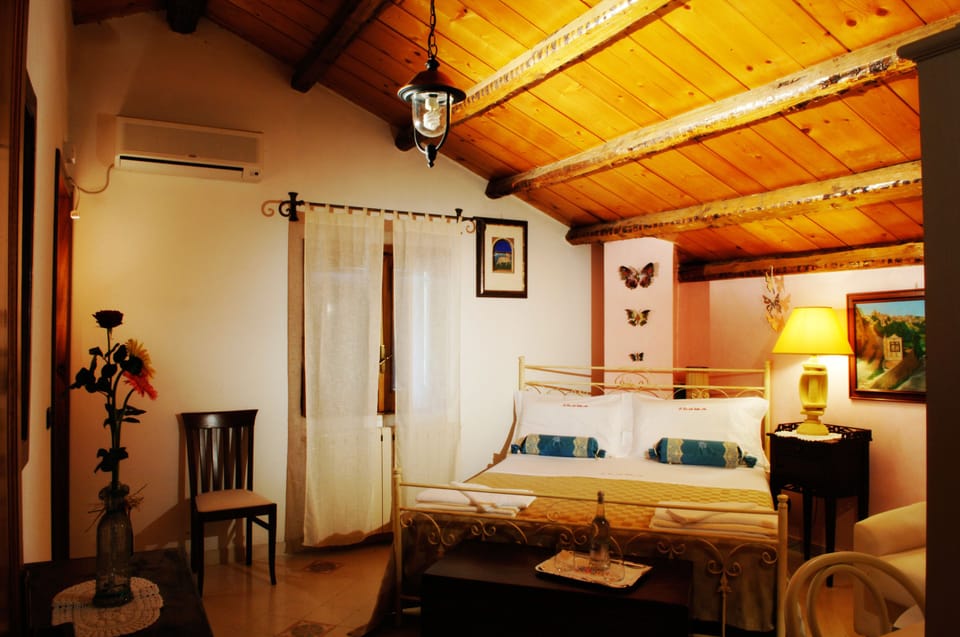 Double Room | Desk, soundproofing, iron/ironing board, rollaway beds
