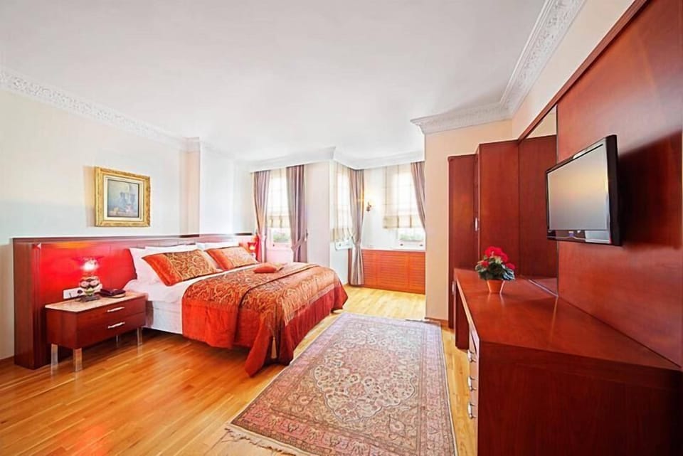Superior Triple Room, Private Bathroom | Select Comfort beds, minibar, in-room safe, desk