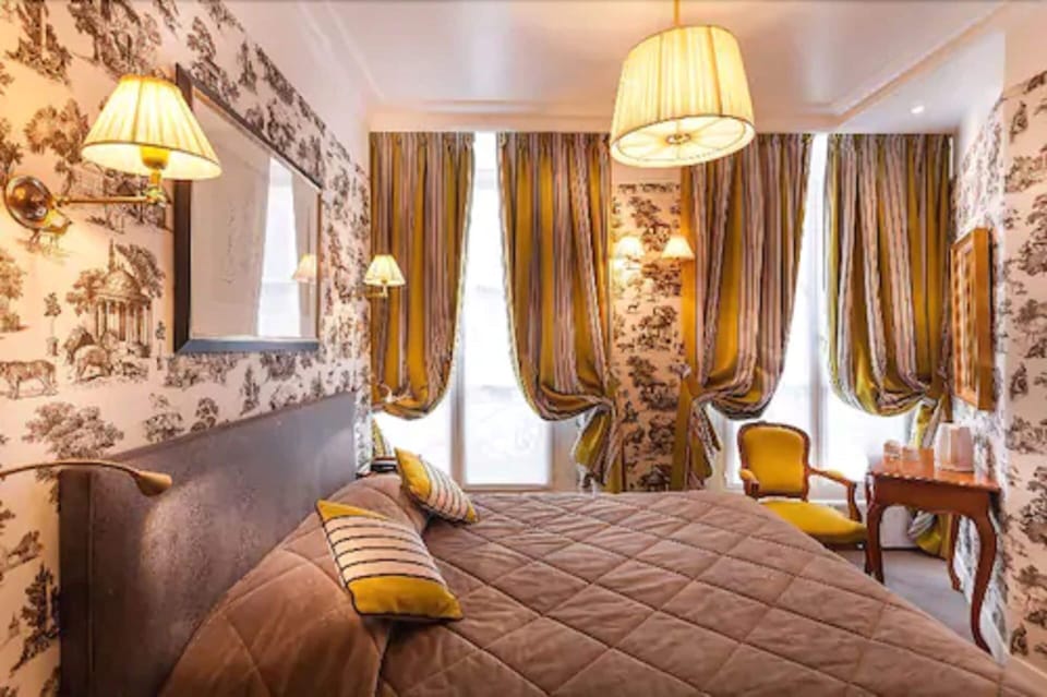 Standard Double Room | Minibar, in-room safe, desk, soundproofing