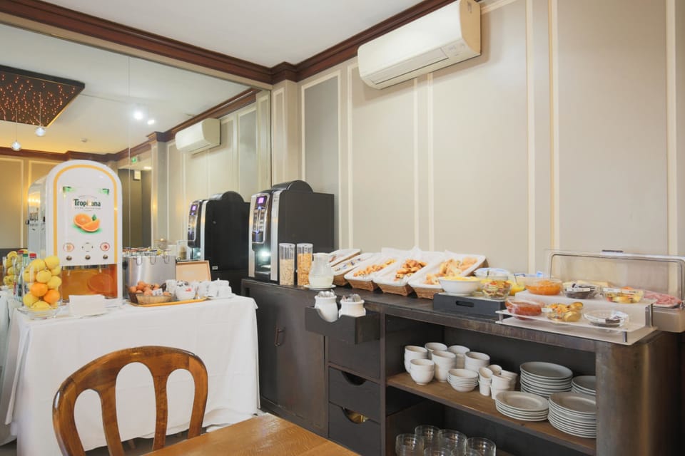 Daily buffet breakfast for a fee