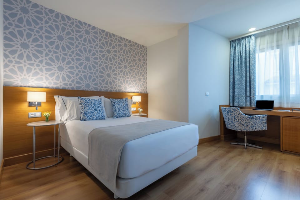 Comfort Single Room | Minibar, in-room safe, desk, blackout drapes