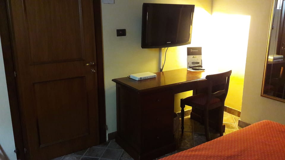 Premium bedding, individually decorated, individually furnished, desk