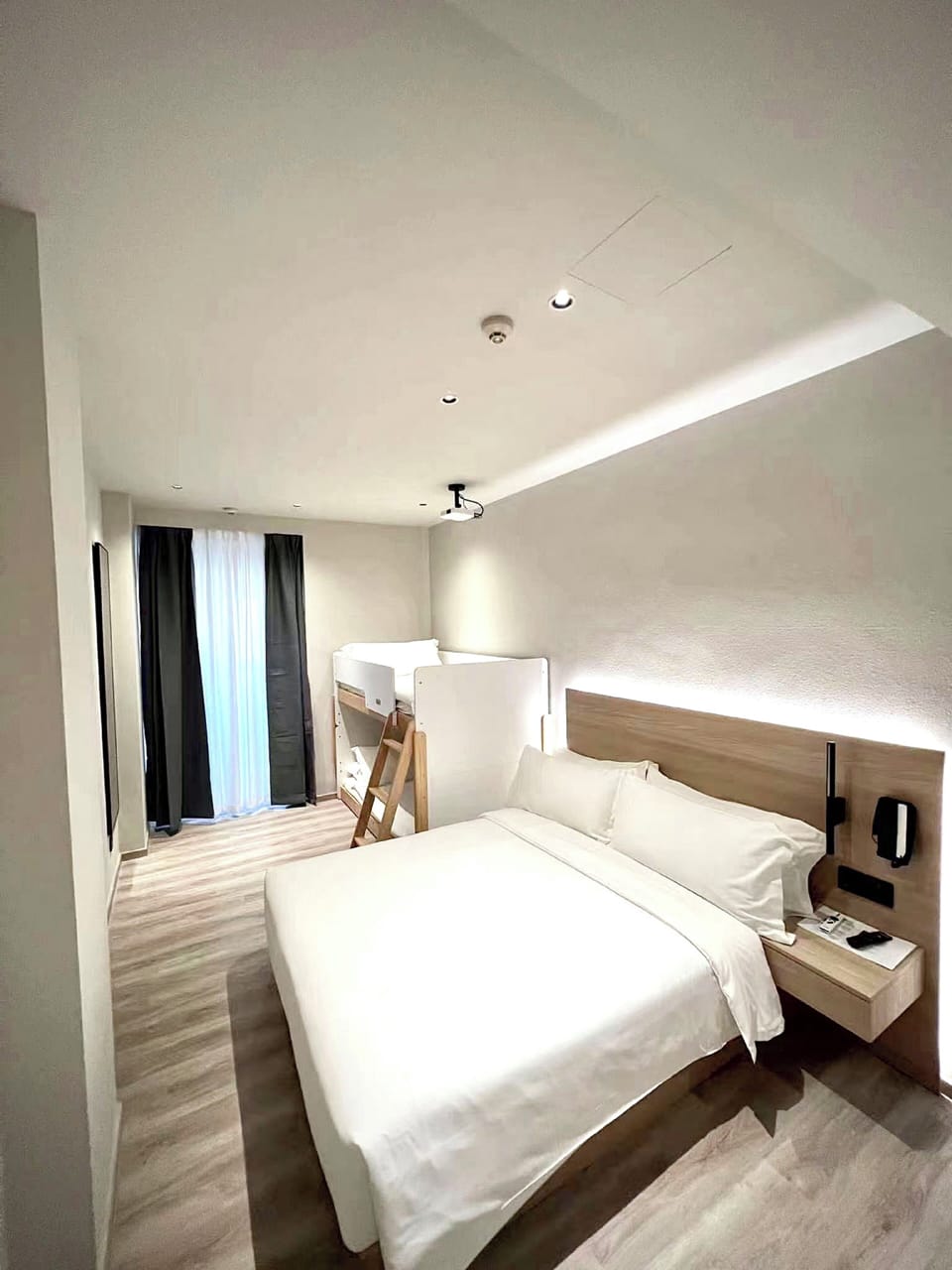 Family Studio Suite, Multiple Beds | Living area