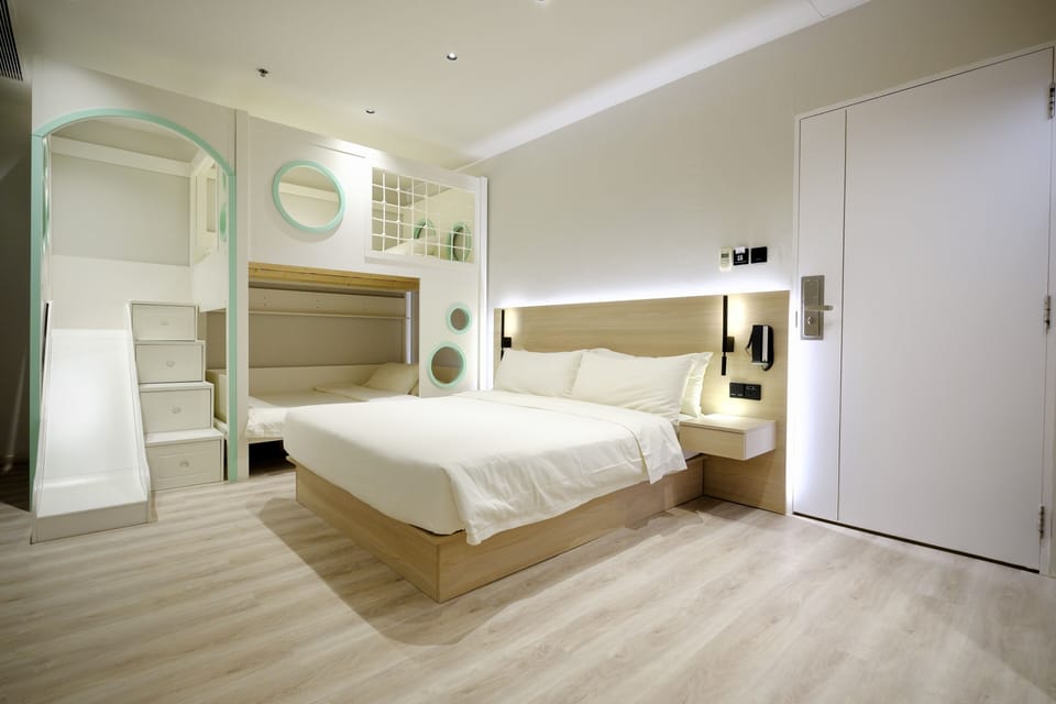 Premier Quadruple Room, Multiple Beds, Bathtub | In-room safe, desk, soundproofing, iron/ironing board (on request)