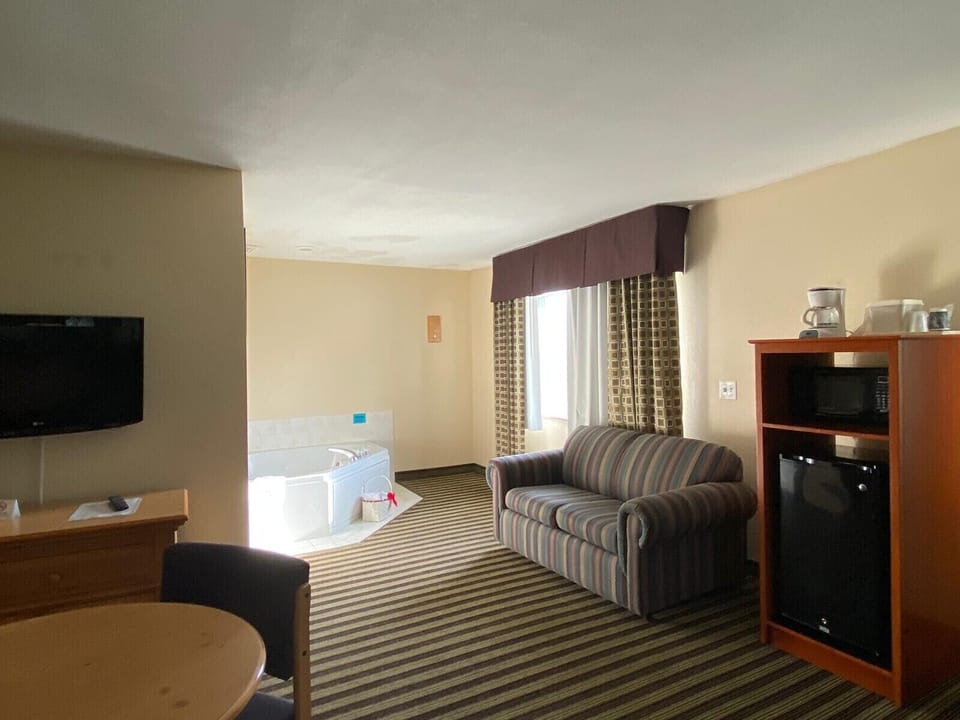Double Queen Suite   | Desk, iron/ironing board, free WiFi, bed sheets