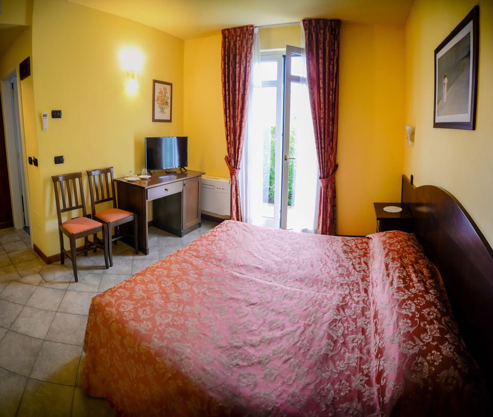 1 bedroom, in-room safe, desk, blackout drapes