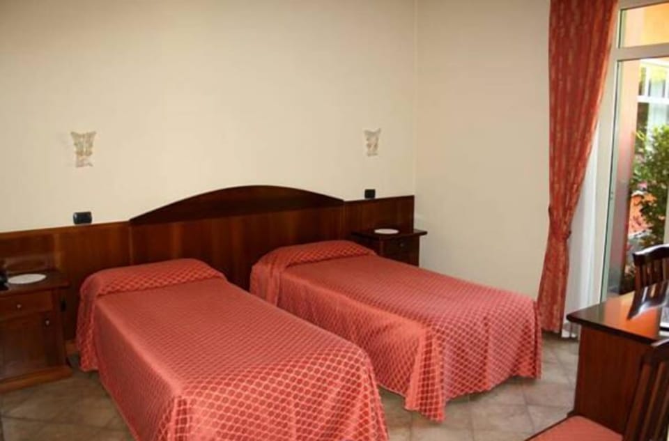 Classic Double Room Single Use, Garden View | 1 bedroom, in-room safe, desk, blackout drapes