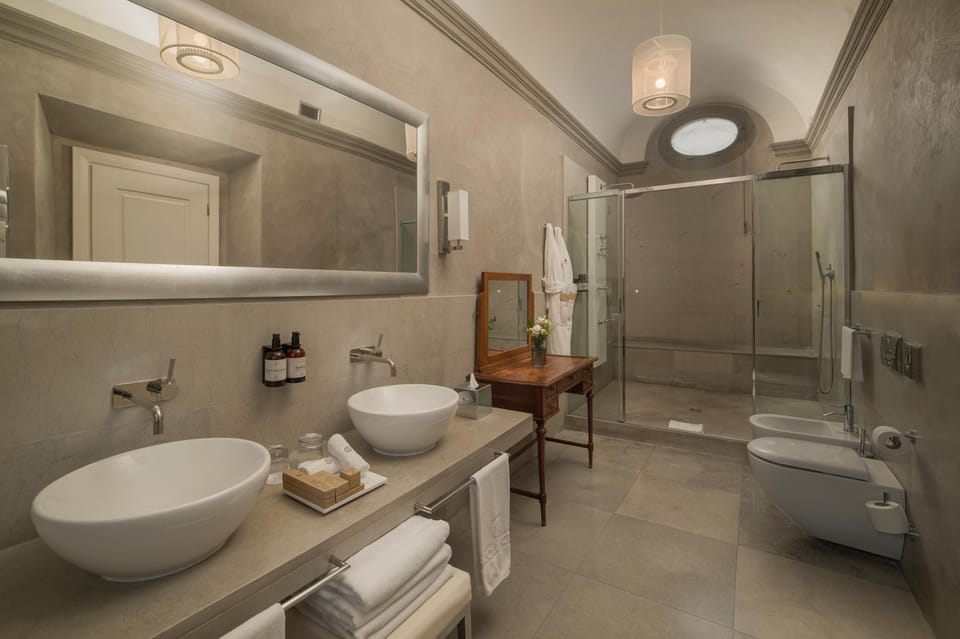 Torrigiani Junior Suite | Bathroom | Rainfall showerhead, eco-friendly toiletries, hair dryer, towels