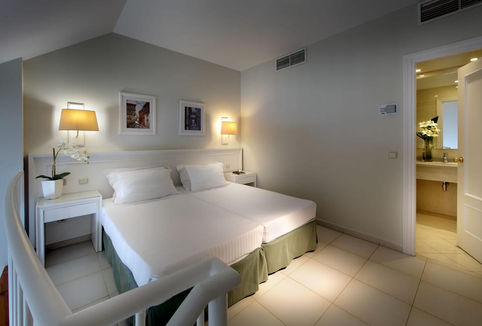 Double Room | Minibar, in-room safe, desk, laptop workspace