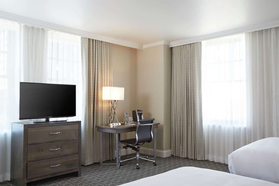 Hypo-allergenic bedding, in-room safe, desk, laptop workspace