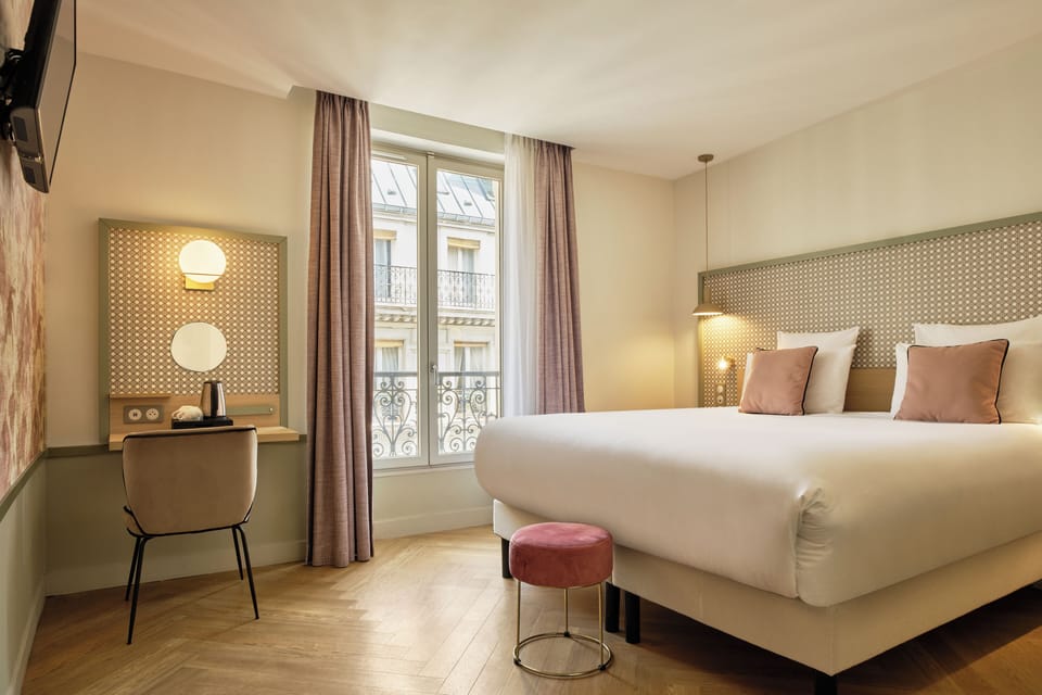 Premium Double Room | In-room safe, desk, soundproofing, iron/ironing board