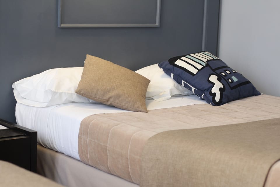 Twin Room | In-room safe, desk, blackout drapes, soundproofing