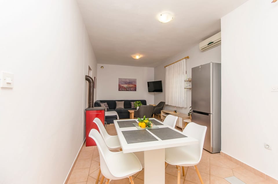 Apartment (A1) | Dining