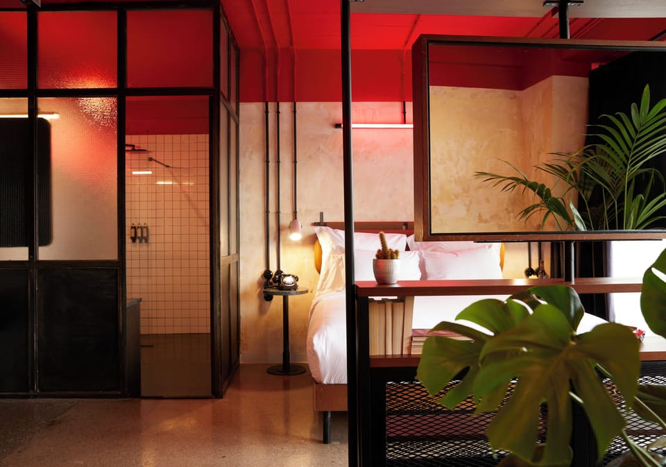 EXTRA LARGE | Premium bedding, minibar, in-room safe, desk