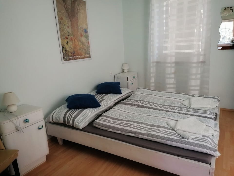 Classic Apartment, 2 Queen Beds, Non Smoking, Terrace | 2 bedrooms, individually decorated, individually furnished