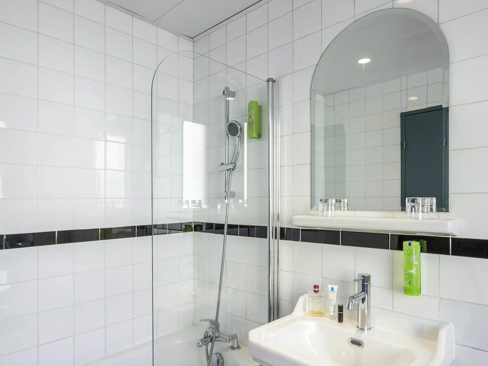 Room, 2 Twin Beds | Individually decorated, individually furnished, soundproofing, free WiFi