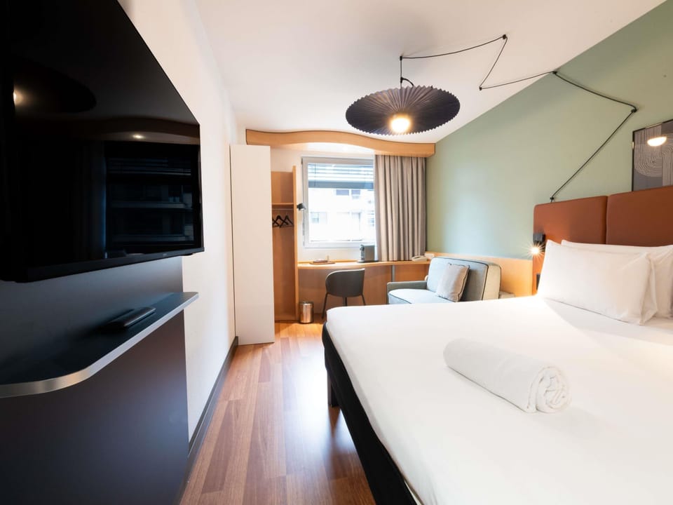 Premium bedding, pillowtop beds, desk, laptop workspace