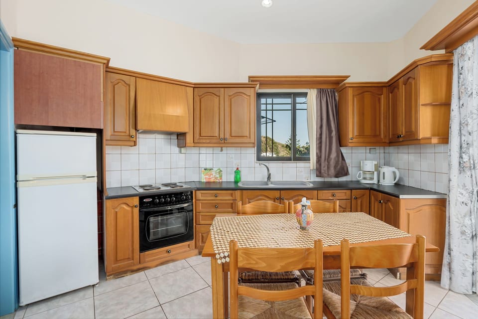 Apartment, 1 Bedroom, Sea View | Private kitchen | Full-size fridge