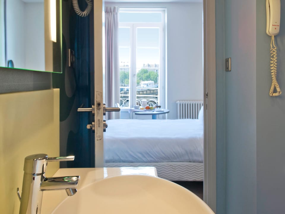 Standard Room, 1 Double Bed | Bathroom | Eco-friendly toiletries, hair dryer, towels