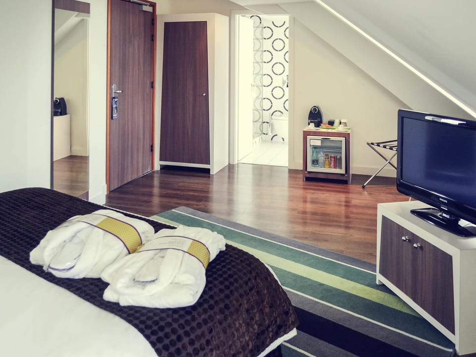 Privilege, Room, 1 Double Bed | In-room safe, desk, blackout drapes, soundproofing