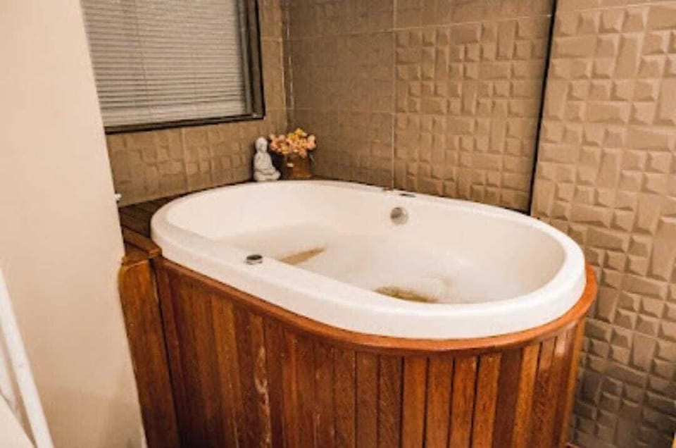 Suite Toscana com hidromassagem | Desk, laptop workspace, free WiFi, bed sheets
