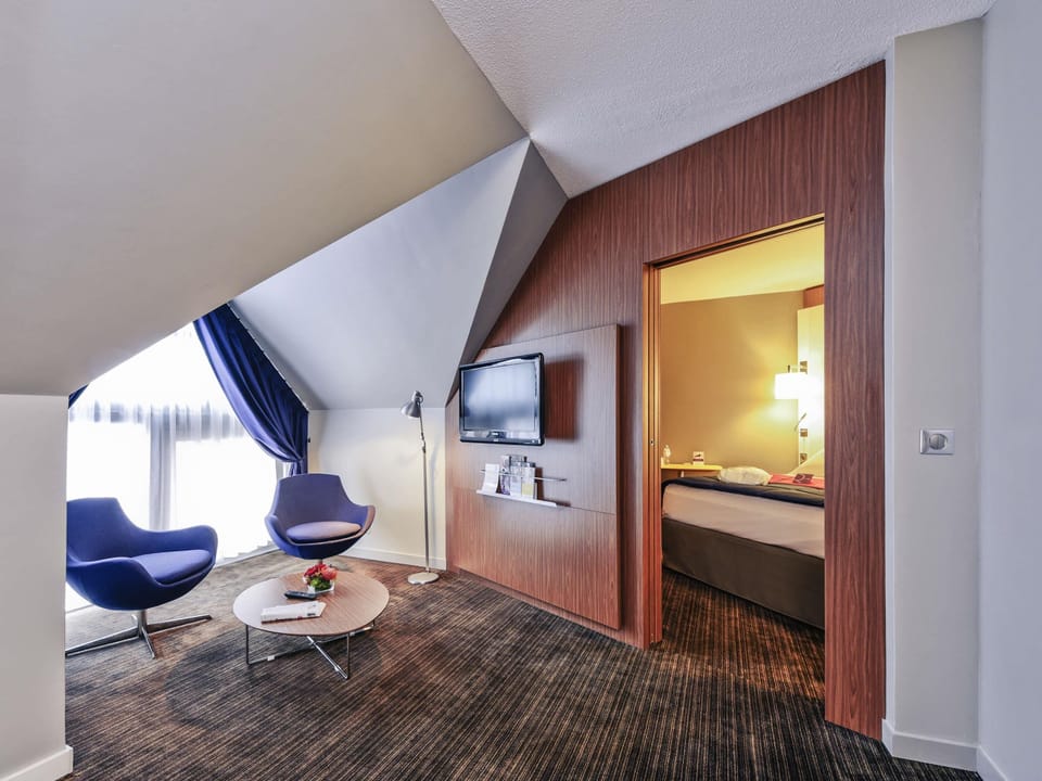 Superior Suite, 1 King Bed with Sofa bed | Minibar, in-room safe, blackout drapes, soundproofing