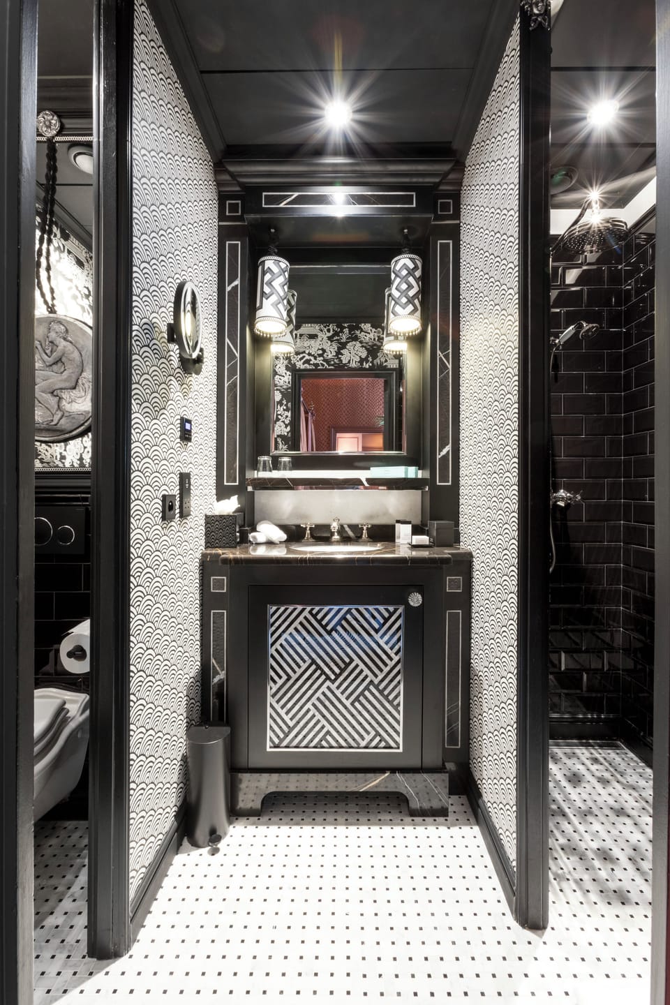 Grand Tour Suite | Bathroom | Combined shower/tub, free toiletries, hair dryer, slippers