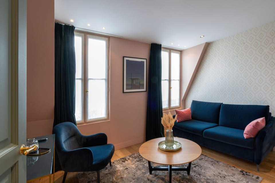 Deluxe Room | Premium bedding, minibar, in-room safe, desk