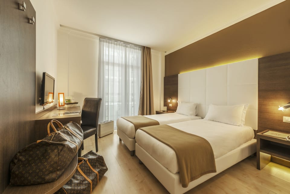 Standard Twin Room | Minibar, in-room safe, blackout drapes, soundproofing