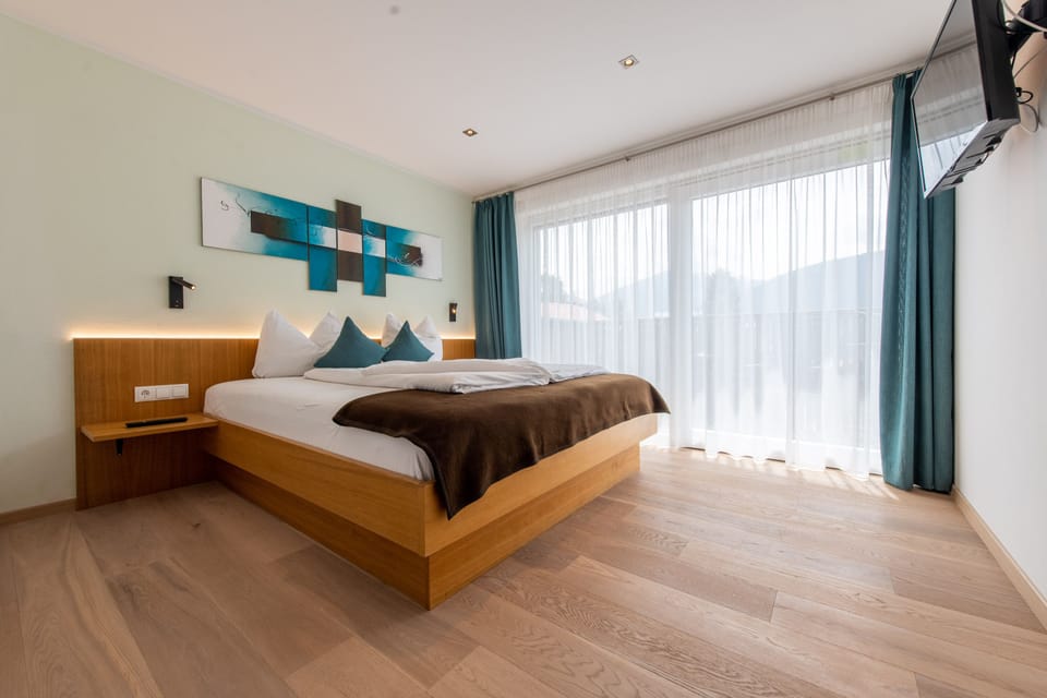 Superior Apartment, 1 Bedroom, Balcony (50 Square Meters) | Hypo-allergenic bedding available, in-room safe, desk, laptop workspace