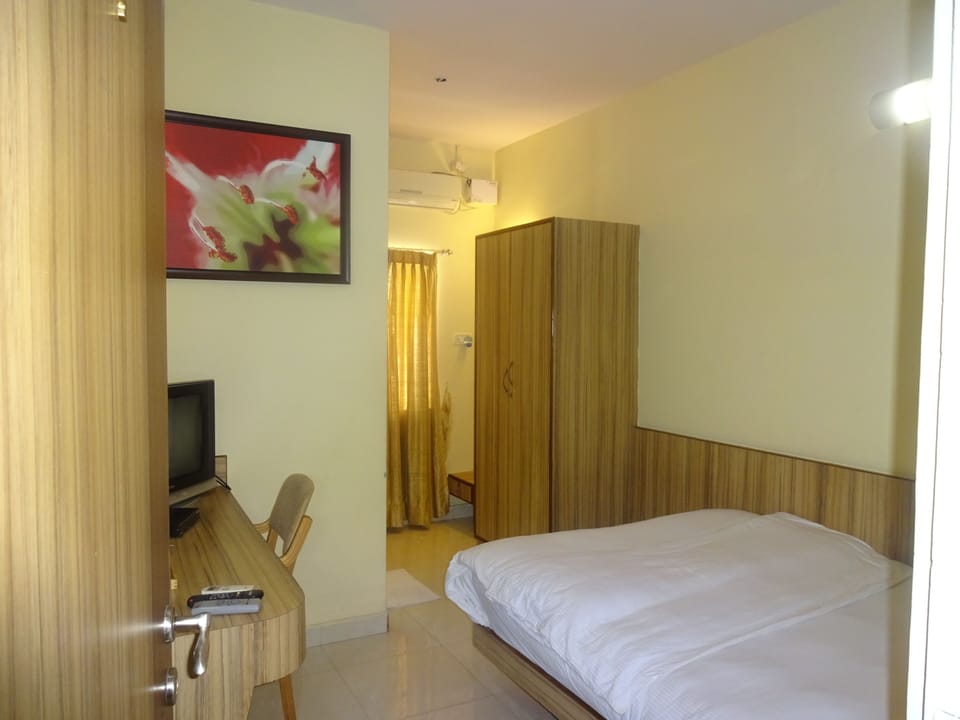 Economy Studio, 1 Bedroom | Frette Italian sheets, in-room safe, blackout drapes, free WiFi