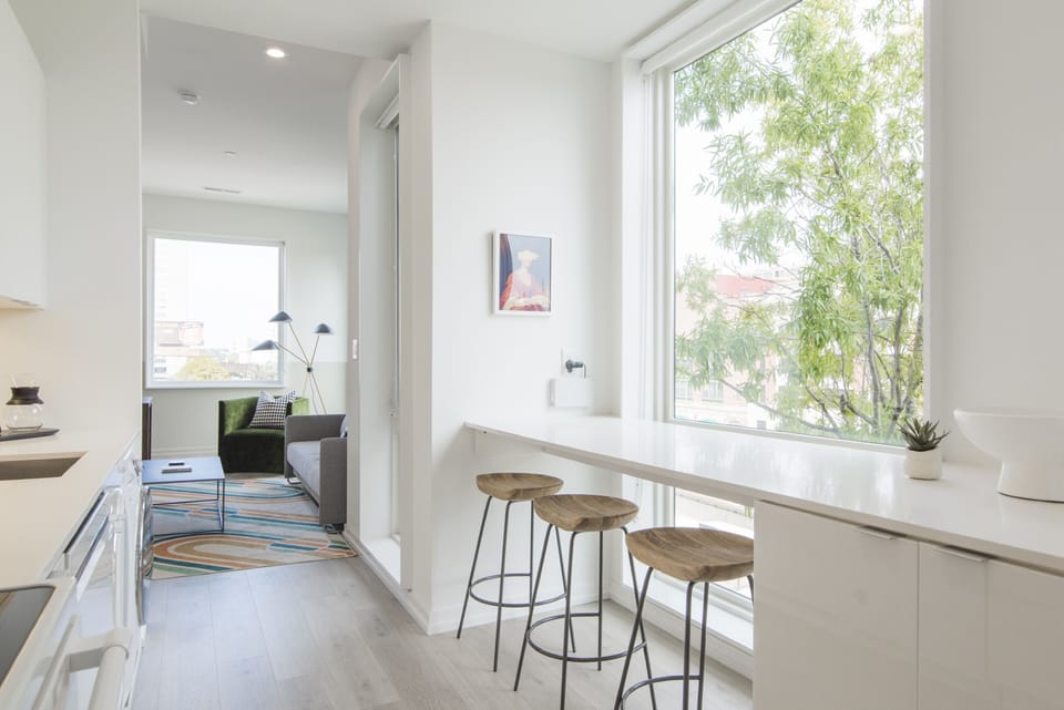 Third-floor apartment, City View | Private kitchen | Fridge, microwave, oven, coffee/tea maker
