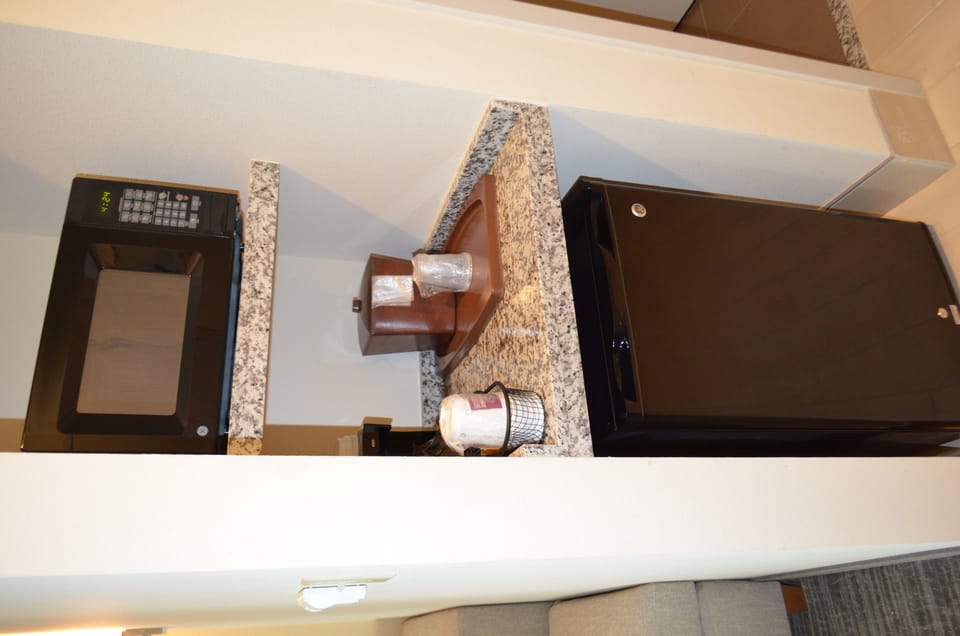 Coffee/tea maker, fridge, microwave